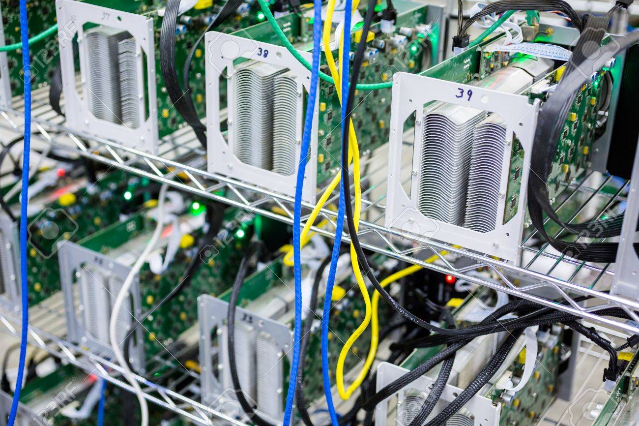 Denver Colorado!    Usa August 13 2014 Row Of Bitcoin Miners - 